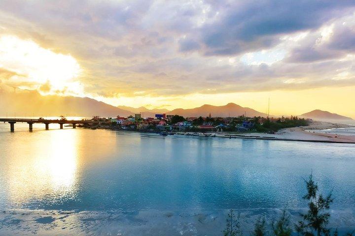 Viagem cênica de Hue para Hoi An via Hai Van passar de carro
