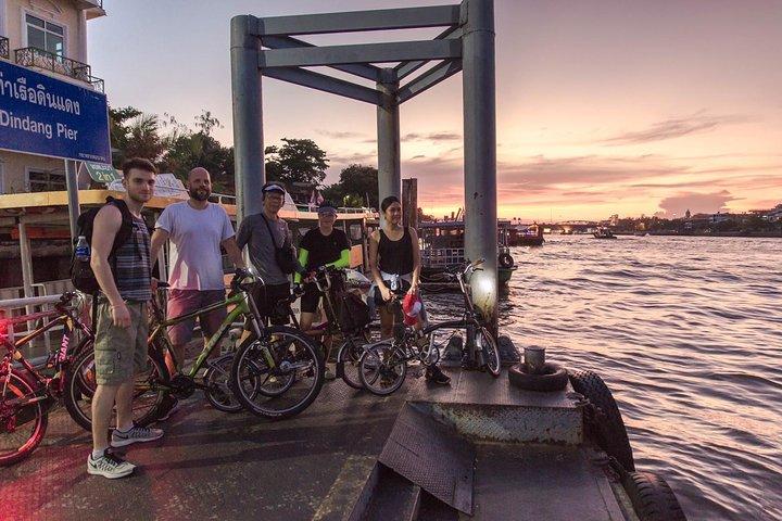 Bicicleta y mordida con el jefe: Descubre Thonburi