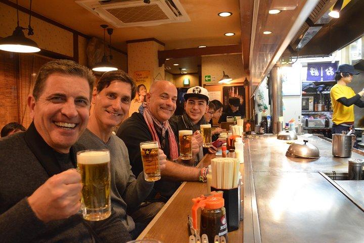 夜の渋谷の食べ歩きツアー