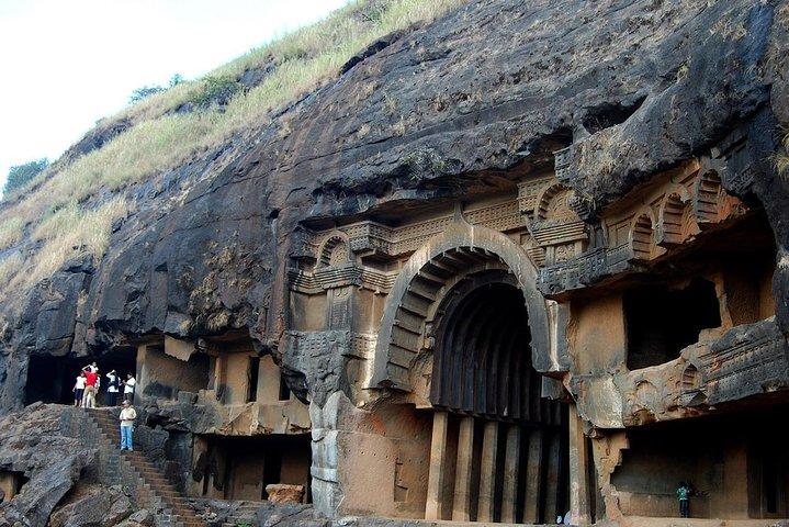 ムンバイ〜ロナバラ専用車でのガイドツアー