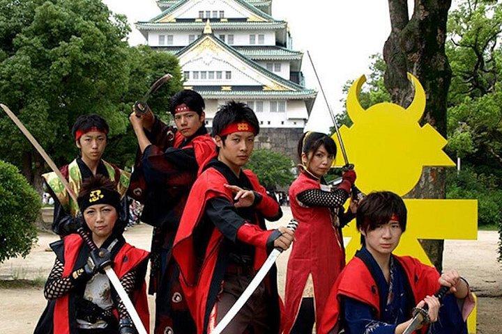 侍と忍者の刀の技術を学ぶ