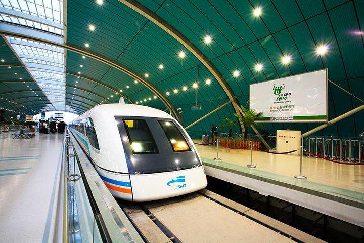 Private Tour: Wasserstadt Zhujiajiao, Shanghai Tower und Maglev-Zug