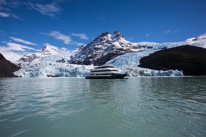 Gletscher Gourmet Perito Moreno Navigation Full Service & Transfer