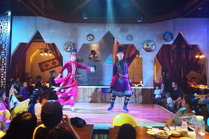 Private 3-hour Xi'an Xinjiang Uyghur Muslim Dining and Show