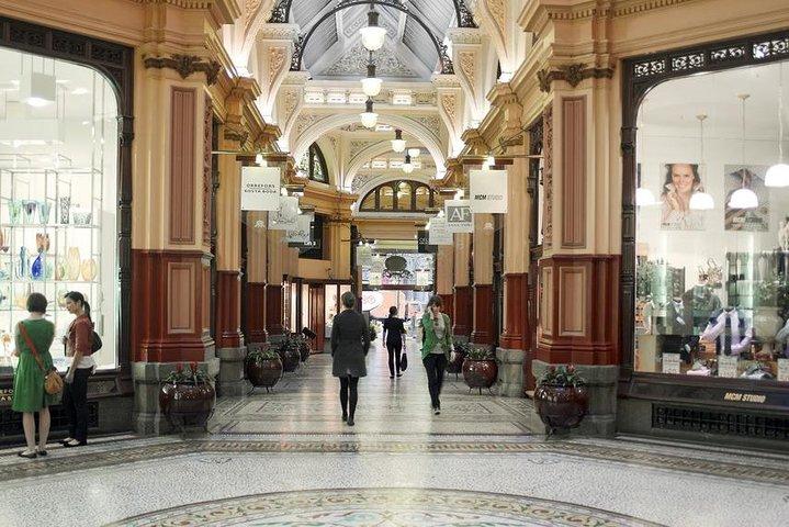 Small-Group Melbourne Sightseeing Tour with Beach Boxes