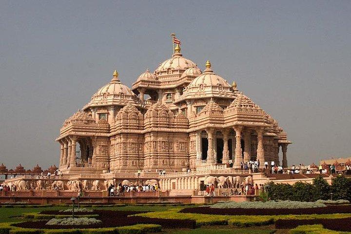 Un día en el templo privado de Delhi en coche con almuerzo incluido