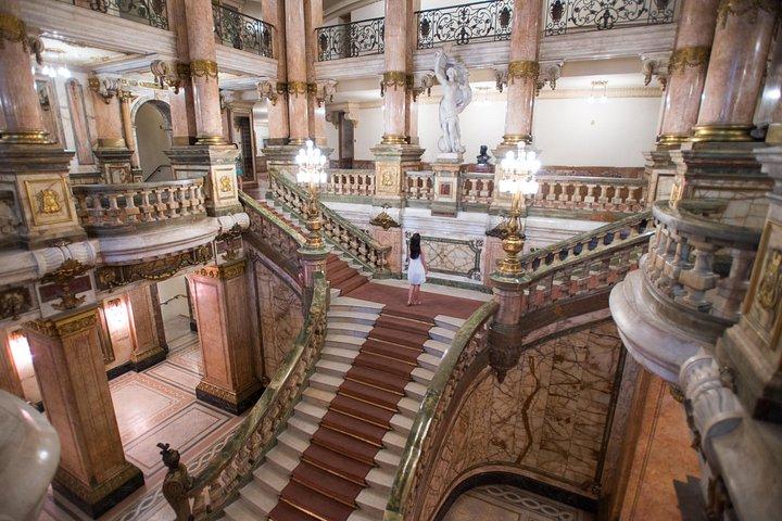 VIP Customized Private Tour with a Photographer