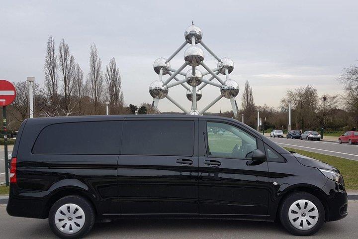 Luxe minibus van de luchthaven van Brussel naar de stad Antwerpen