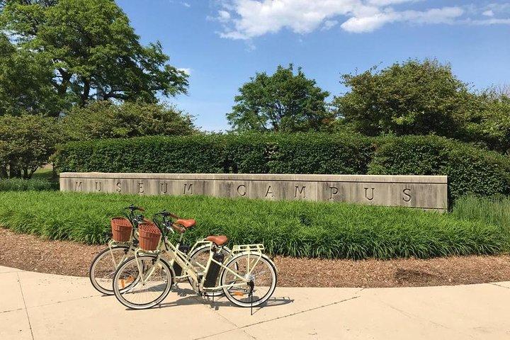 シカゴ湖畔の電動自転車ツアー