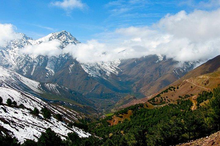 マラケシュのアトラス山脈でのベルベル人の生活体験