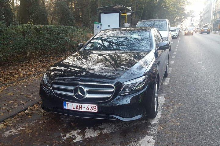ブリュッセル空港からブルージュ市内への高級車