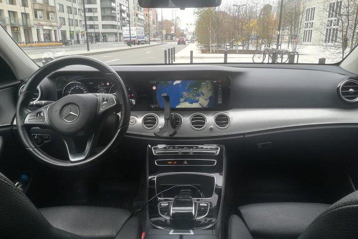 ブリュッセル空港からアントワープ市までの高級車