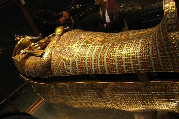 Tour privado de un día al Museo Egipcio y la Iglesia Cueva, El Cairo Viejo