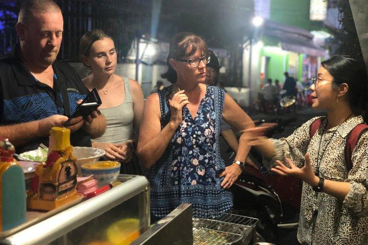 Tour gastronomico serale di Saigon in scooter