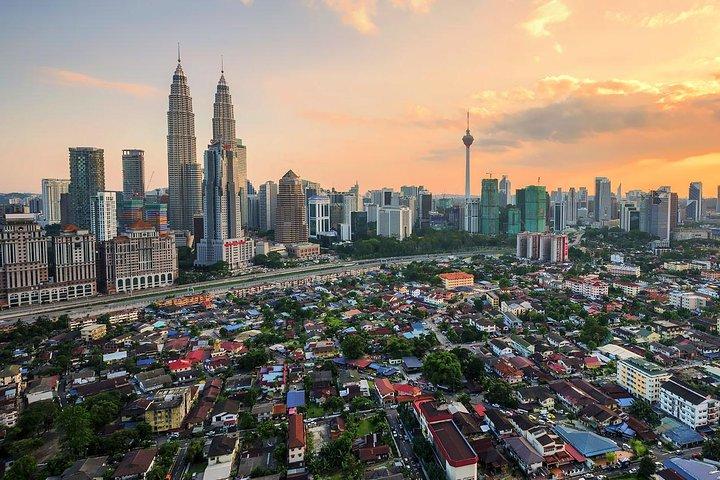 Magie von Kuala Lumpur unter den Lichtern
