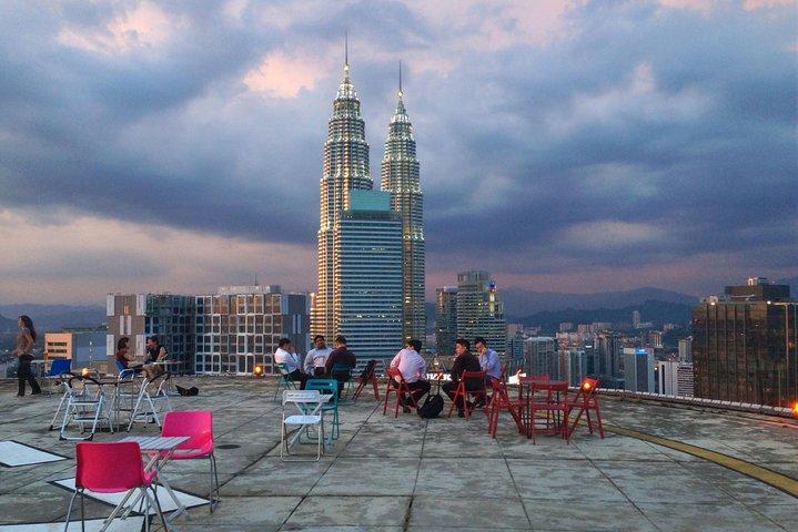 Magie von Kuala Lumpur unter den Lichtern