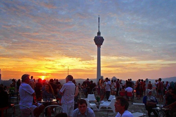 Magie von Kuala Lumpur unter den Lichtern