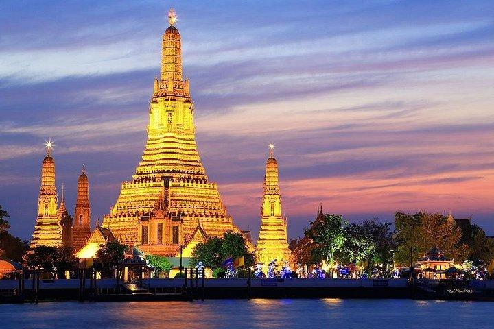 バンコク全日PVT:必見の寺院&象徴的なフラワーマーケット3選