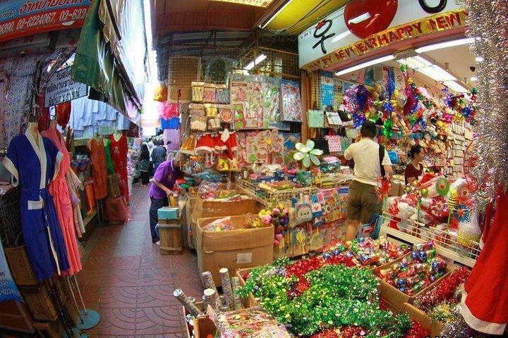 バンコク全日PVT:必見の寺院&象徴的なフラワーマーケット3選