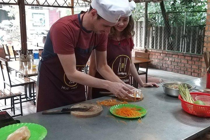 Hue Specialty Food Cooking Class-Esperienza autentica con i locali