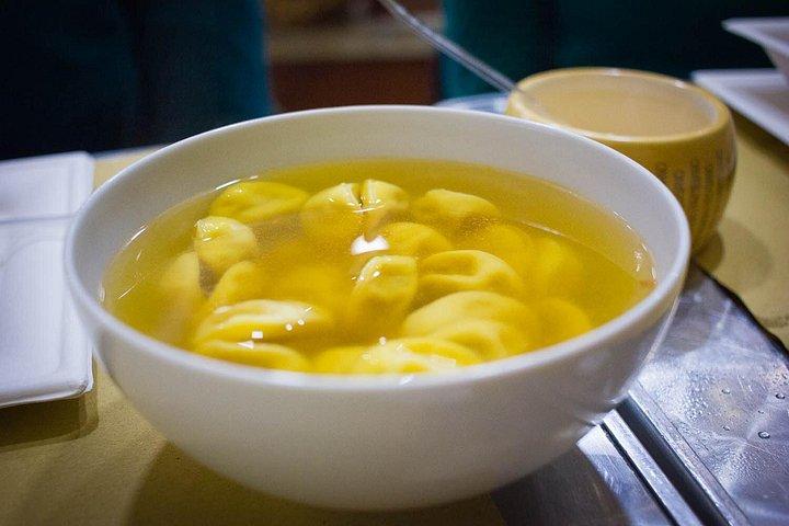 パルマ食の旅：職人キッチンとフルランチ（最大8名様）