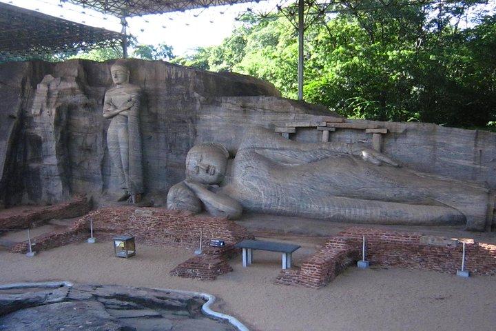 Tour de 4 días a Kandy, Nuwara Eliya, Sigiriya y Polonnaruwa desde Colombo