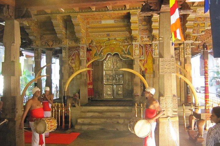 Tour de 4 días a Kandy, Nuwara Eliya, Sigiriya y Polonnaruwa desde Colombo