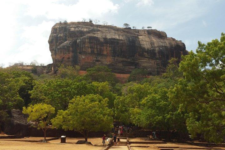 Tour de 4 días a Kandy, Nuwara Eliya, Sigiriya y Polonnaruwa desde Colombo