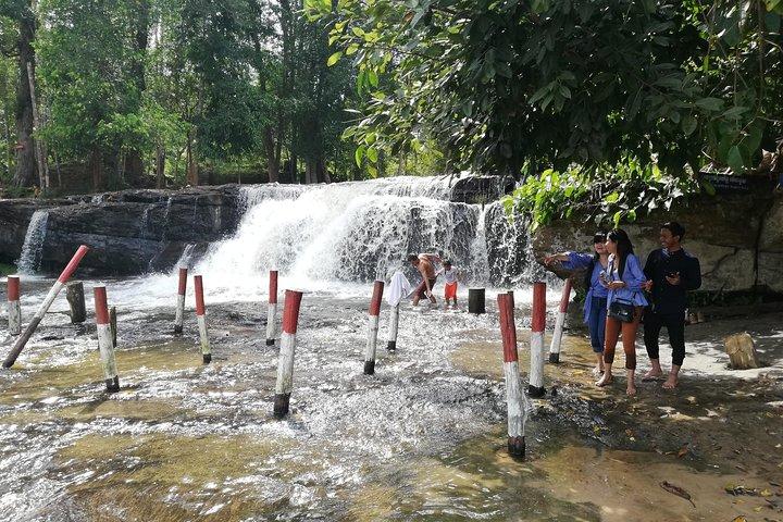 Bantey Srei TempleとPhnom Kulen Paradise Waterfallへのガイド付きツアー