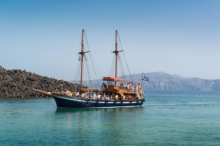Crucero al atardecer por el volcán Santorini con cena