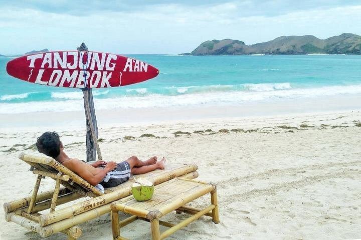 Private Lombok Tour: Sasak Village and Beach Discovery