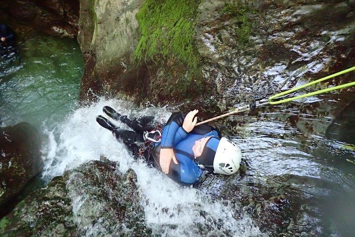 写真とビデオのキャニオニング湖ブレッドスロベニア