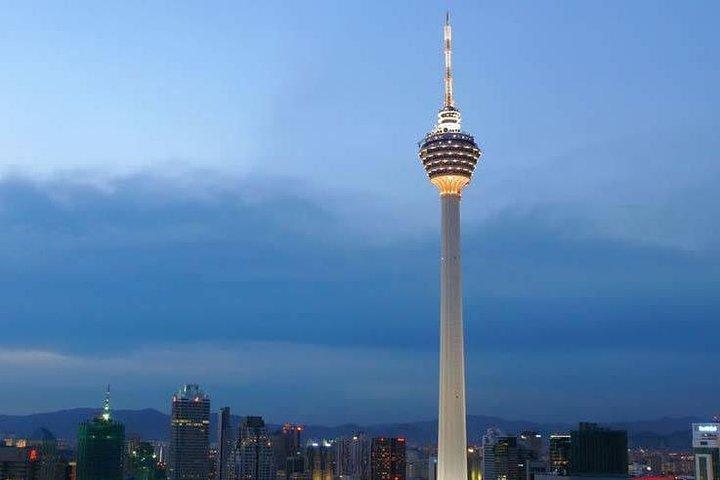クアラルンプールの上の雲で食事