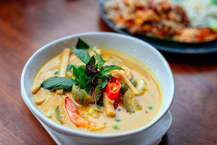 Bebidas e petiscos no tour privado de Bangkok
