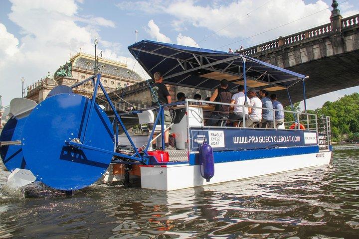 Prager Radboot - Das schwimmende Bierrad