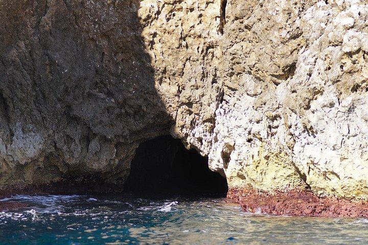 フヴァル発青の洞窟とパクレニ諸島のグループ ツアー