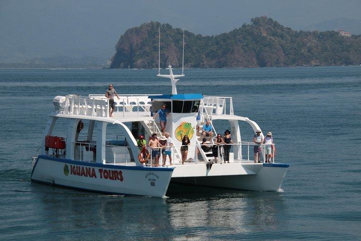 Katamaran-Kreuzfahrt ab Manuel Antonio mit Schnorcheln