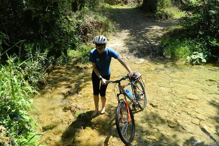 Corfu de bicicleta: Campo, Florestas e Aldeias