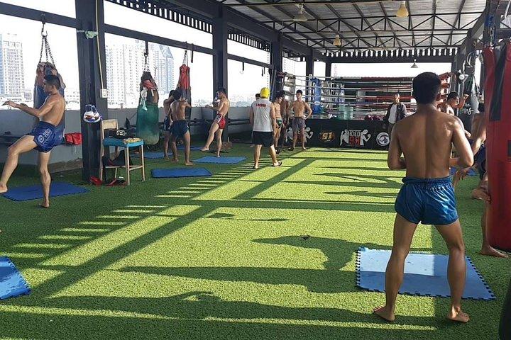 Lição De Boxe Tailandês, Família E Crianças Amigáveis