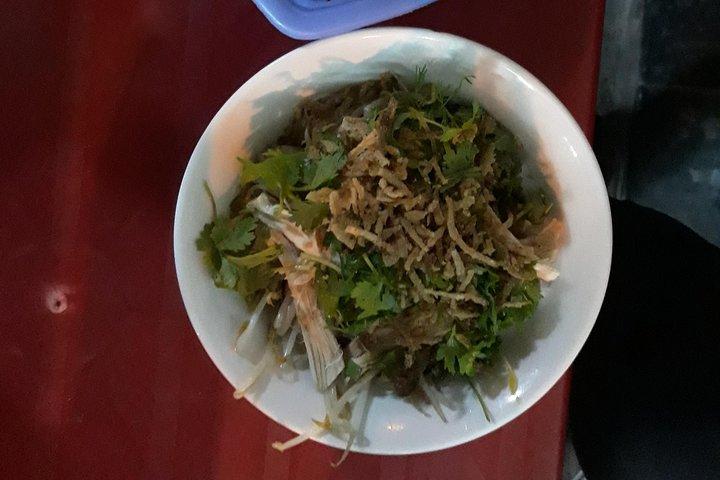 本物の食通と行く小グループハノイストリートフードツアー