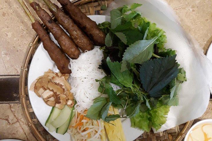 本物の食通と行く小グループハノイストリートフードツアー