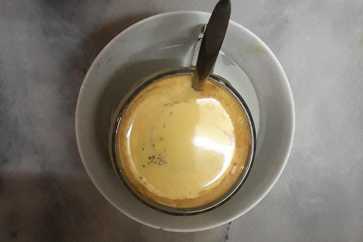 本物の食通と行く小グループハノイストリートフードツアー