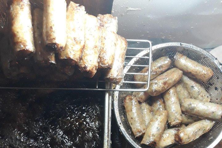 本物の食通と行く小グループハノイストリートフードツアー