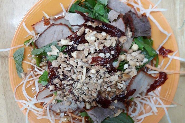 本物の食通と行く小グループハノイストリートフードツアー