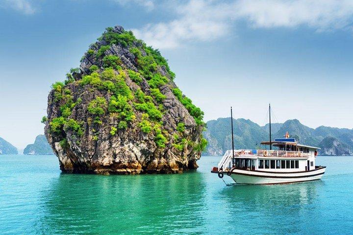 Halong Bay Full-Day Adventure Cruise vanuit Hanoi