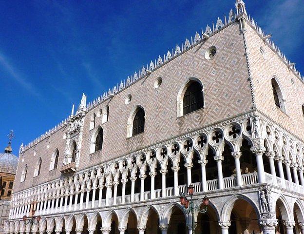 Visita guiada ao Palácio do Doge e passeio de gôndola