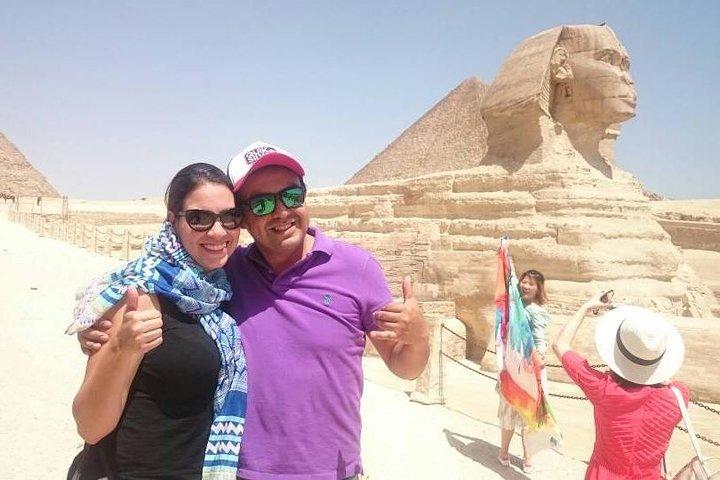 8-Hour Private Tour to the Pyramids of Giza and Saqqara from Cairo