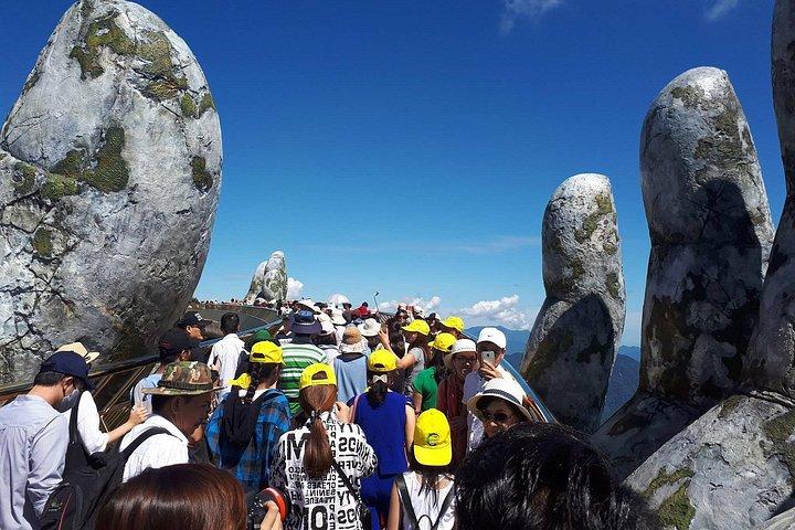 ダナンからバ・ナ丘陵までの往復送迎（ゴールデンブリッジ）