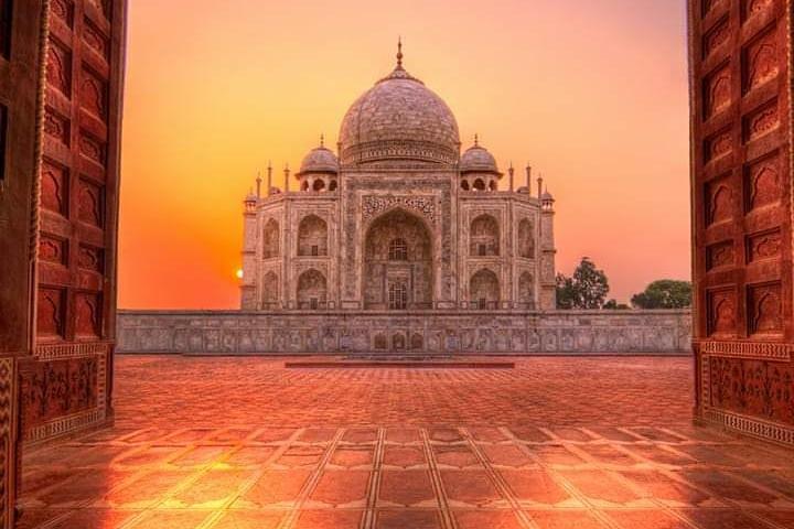 Sonnenaufgang und Sonnenuntergang am Taj Mahal von Jaipur