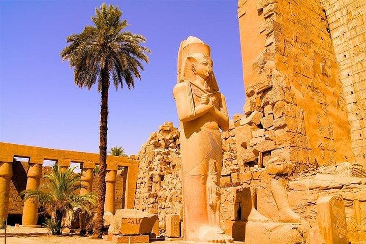 Discover the East and West Banks of the Nile